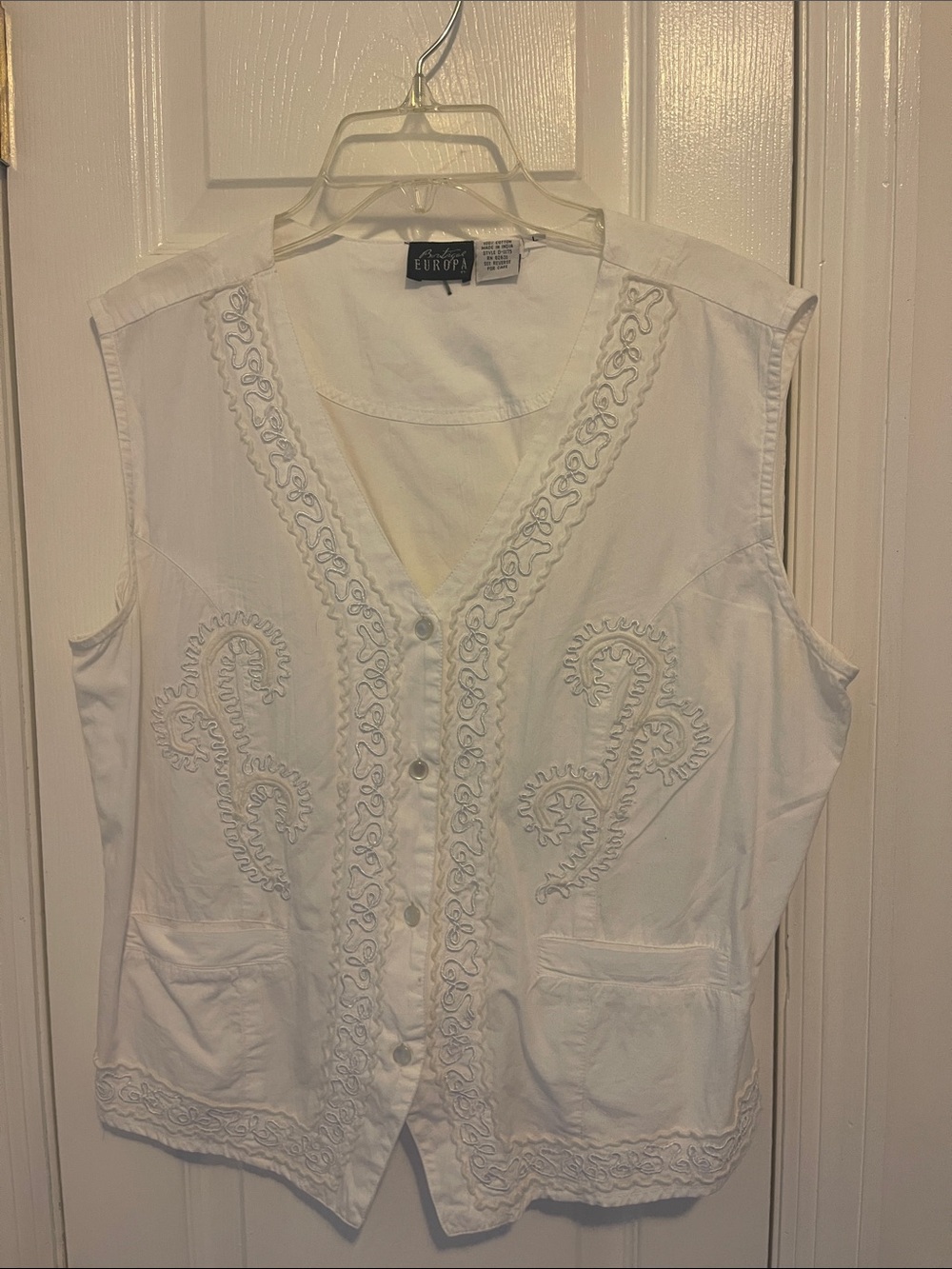 White Embroidered Sleeveless Button-Front Top by Europa